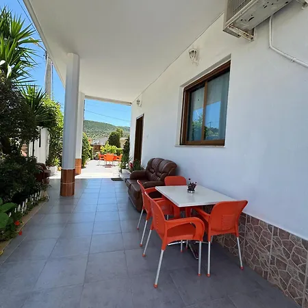 Hergi Apartment *